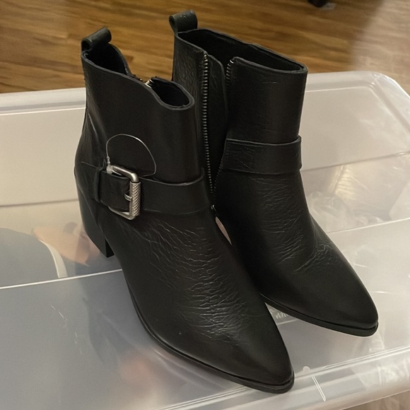 NEW Leather Heeled Black Boots from Plenty Store - Picture 1 of 12